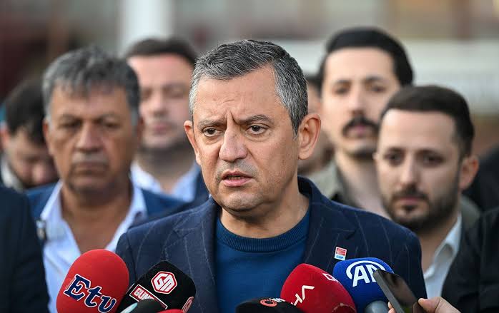 Özgür Özel'den Cumhurbaşkanı adaylığı açıklaması: ''CHP'nin Genel Başkanı olarak kendi adaylığımı dayatmak gibi bir hata yapmayacağımdan herkes emin olsun.'