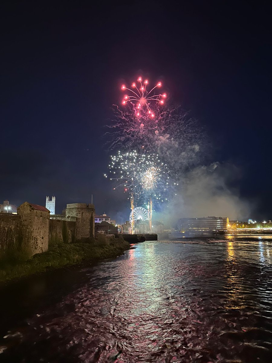 A fantastic weekend to kick off 'Live at the Castle' Gigs for 2024 🎵 🎡 🎇 

Make sure to check out our website for more information on the upcoming gigs at King John's Castle.

@Dolans @RiverfestLimerick 

#KingJohnsCastle #LiveAtTheCastle #RiverfestLimerick