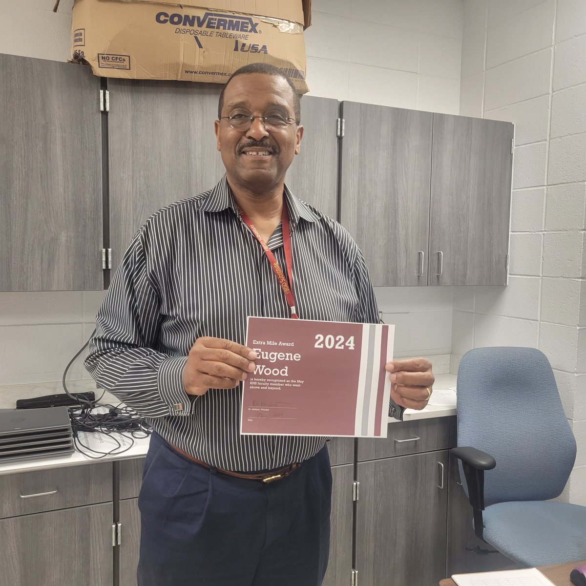 Thank you Mr. Wood for always going the extra mile for @KHS_Cougars ! You make every day a great day!!! #extramile #greatdaytobeacougar #WeAreKHS @KempnerABC @kempnerparents