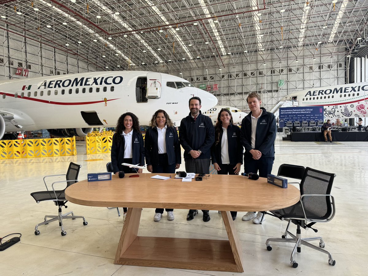 Con Gabriela Agúndez, María José Alcalá, Alejandra Orozco y Andrés Castañeda, en el anuncio que hizo ayer @Aeromexico de que transportará a la delegación mexicana a los Juegos Olimpicos de París y dará estímulos a quienes ganen medallas.