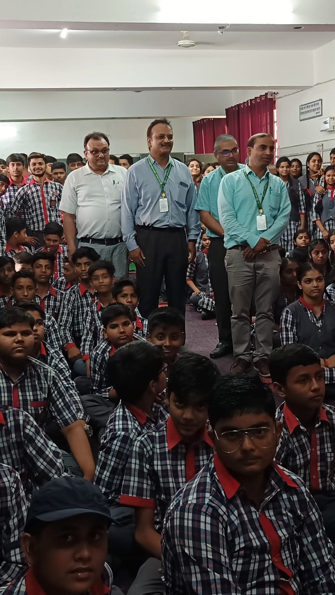 Under @CsirJigyasa, Team @csirnbrilko organized an interactive session at #PMShree KV, Ayodhya Cantt on 07.05.2024. Approximately, 200 students of Class 9/12 & 10 teachers were participated. A short film on Plant diversity exploration was screened for the students on the occasion