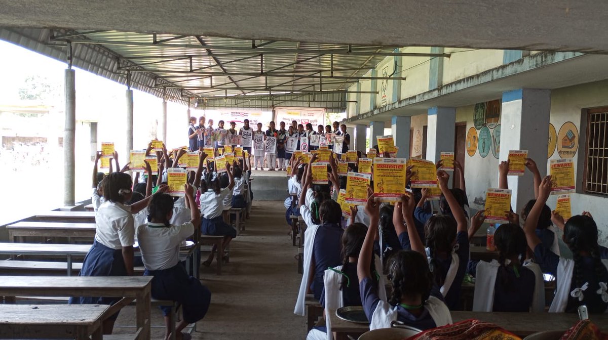 School girls have initiated the campaign from North 24 Parganas, to #EndChildMarriage in India and demand the implementation of #ChildMarriageFreeIndia #SHAKTIVAHINI @SHAKTIVAHINI @CAMPAIGNS_SV @BalVivahSeAzadi