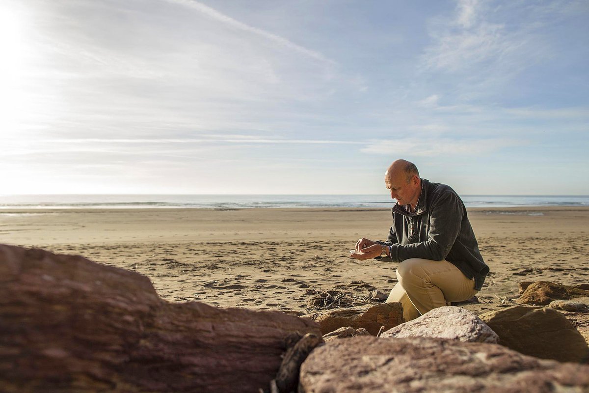 PlymUni's tweet photo. ‘Everywhere we looked we found evidence’: the godfather of microplastics, @ProfRThompson, on 20 years of pollution research and the fight for global action 🌊🐠https://t.co/4NE80mZxHg #plasticpollution https://t.co/bcHCIArqA7