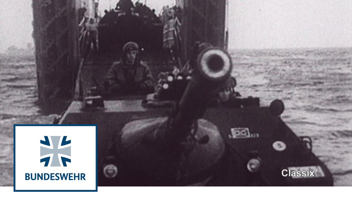 #Classics: Aus dem Jahr 1971 - gezeigt werden Ausschnitte aus einem Film über die Marine. U-Boot-Jagd, Schutz und Versorgung von Zerstörern in See und das Aussteigen der Kampfschwimmer aus den Torpedo-Luken sind die Themen. ▶️ youtube.com/watch?v=VjStUP…