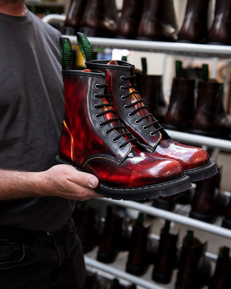 The latest addition to our rub-off collection, is the Flame Rub-off 8 Eye Derby boot. Alternative colours include Burgundy Rub-Off & Navy Rub-Off. Rub-Off is a handcrafted process which means that every pair will be unique. Shop - l8r.it/y4bx
