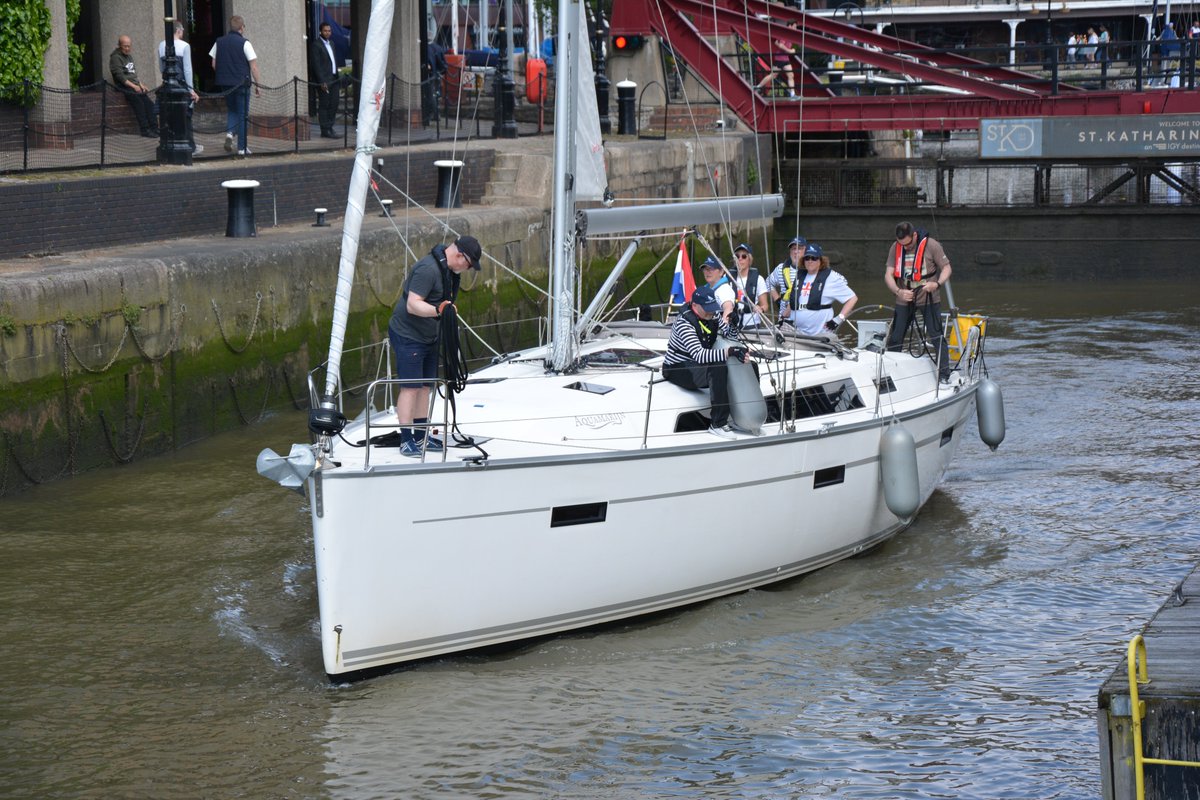 Dutch Bavaria sailing yacht 'Aquamarijn' departs the lock. Safe journey and see you again soon
#skdmarina #seayousoon #londonmarina #LetsDoLondon