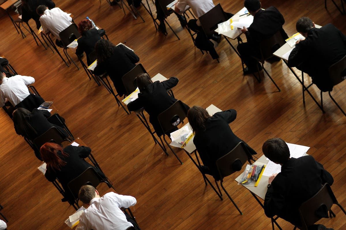 School closures during the pandemic will mean poorer GCSE results for pupils in England well into the 2030s, researchers have said as they suggested radical changes to the school year. #education #ukschools #ukstudents #ukpupils #GCSE #GCSEresults buff.ly/4devDzw
