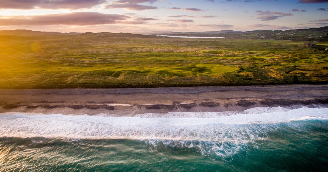 Experience the raw beauty and challenge of links golf at its finest at Ballyliffin! With incredible views of the Atlantic Ocean and exhilarating holes ⛳🌊 ballyliffingolfclub.com/visitors.html #Ballyliffin #LinksGolf #GolfIreland #LinksGolf #LinksCourse