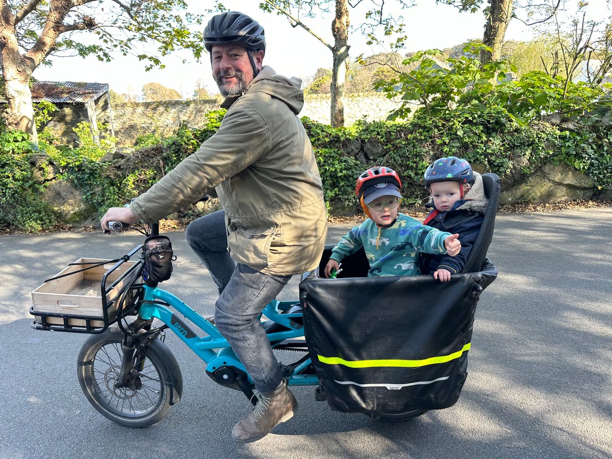 Jo Reeve from the States of Guernsey rides his cargo e-Bike everyday. He uses it to drop his children off to school before heading to work, do the weekly shop, and even to carry his paddle board.

In his own works, "it is the best thing we have ever purchased".

#ATWGuernsey