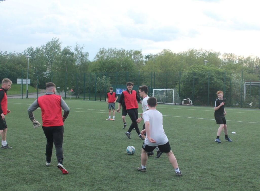 🧏‍♂️⚽ DEAF TEAM This week marks #DeafAwarenessWeek, raising awareness around obstacles faced by the deaf community🙌 Do you want to get involved in our Burton Albion Deaf Football Club?⚽ For more information👇 charles.sketchley@burtonalbionct.org #BACT | @ActionDeafness