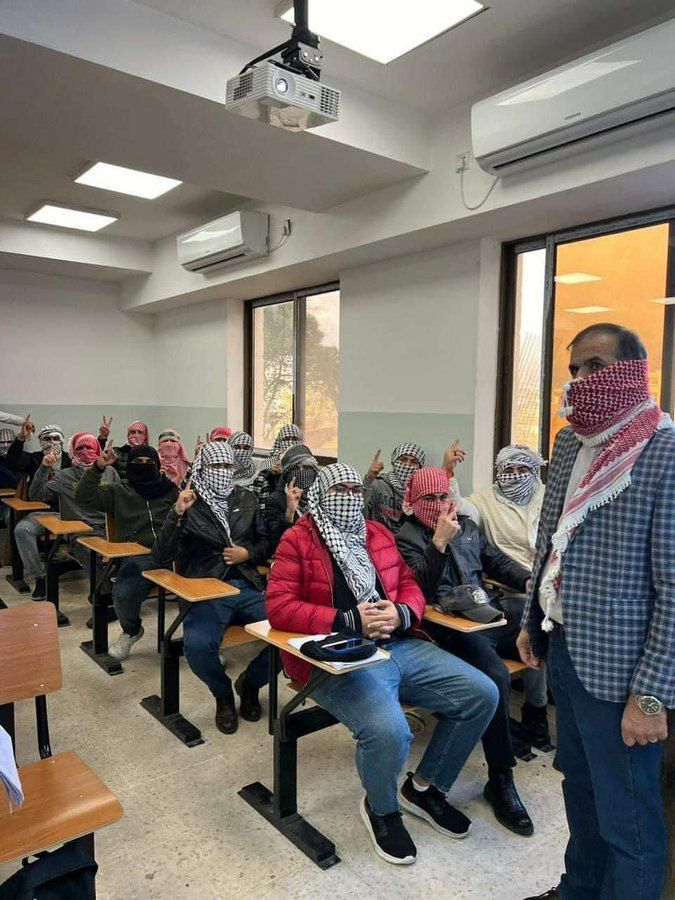 REVMAXXING's tweet photo. 🇵🇸 THIS CLASSROOM STANDS WITH PALESTINE! https://t.co/c7ZuxuzIZH
