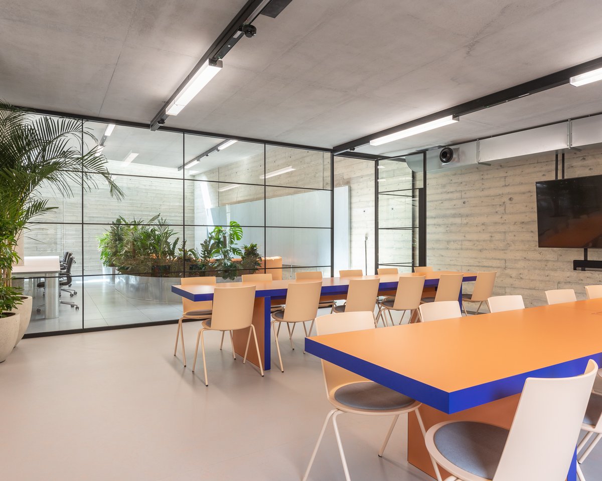 Glass walls aren't just limited to office spaces and conference rooms 🏢 They can be installed in many different locations to create an elevated, bright space 🌞 Let the PurOptima team inspire you, check out our projects: puroptima.com/projects/ #InteriorDesign #GlassWalls