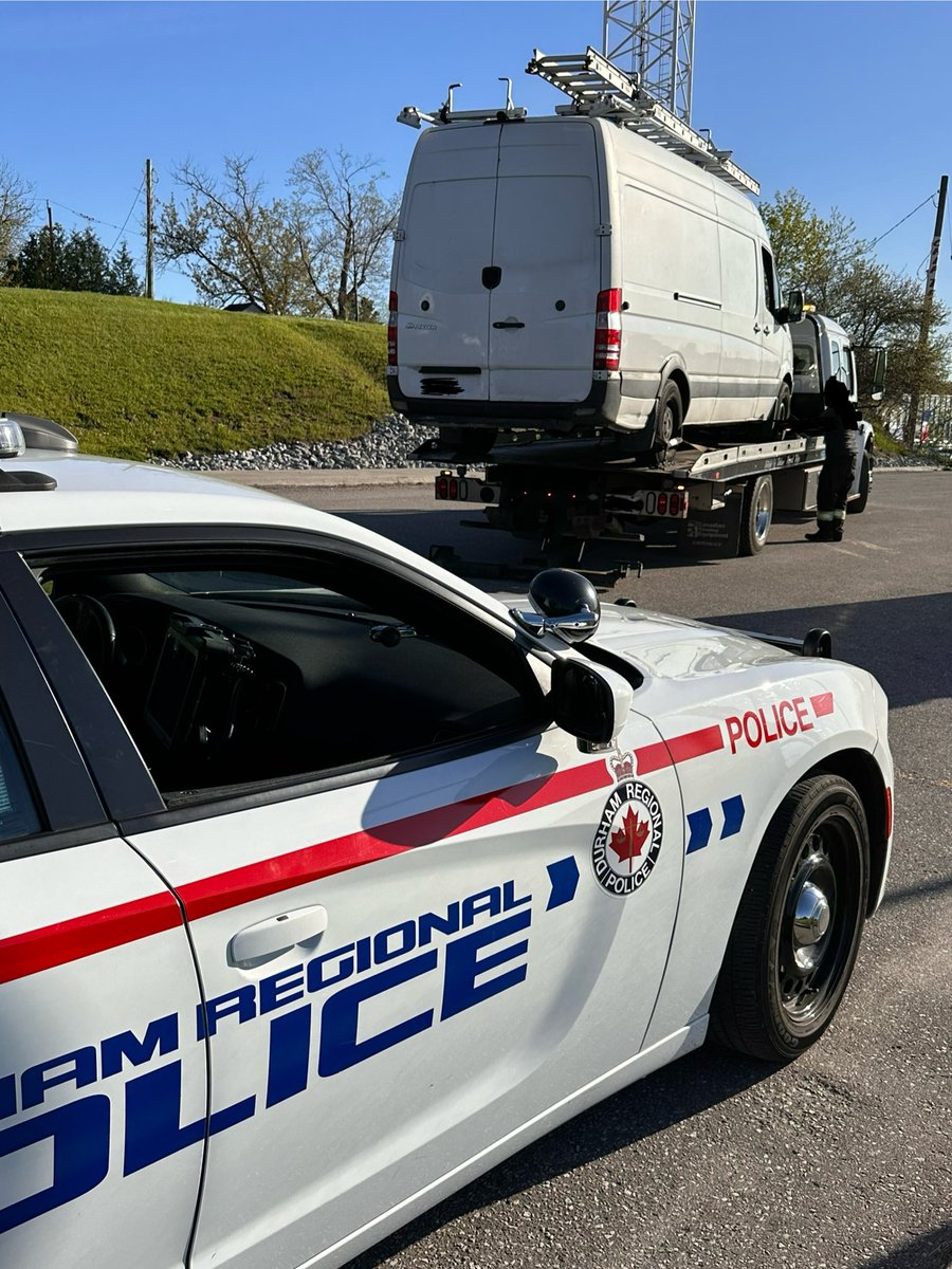Good Morning @CityofPickering ☀️ Beautiful morning to obey traffic control lights🚦 This mv stopped for a red light offence and the never licenced driver received multiple summons to court. MV impounded under VIP for 45 days. #durhamvisionzero ^jv