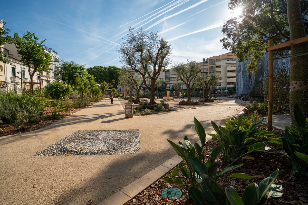 Les 8 et 9 mai, découvrez une exposition photographique en plein air sur le thème du 'graphisme dans le végétal' présentée par les photographes locaux du 'Photo Club d’Antibes'. Elle est à découvrir au Jardin d’Eden d'#antibes. Remise des prix le 9 mai à 16h. Entrée libre. 📷…