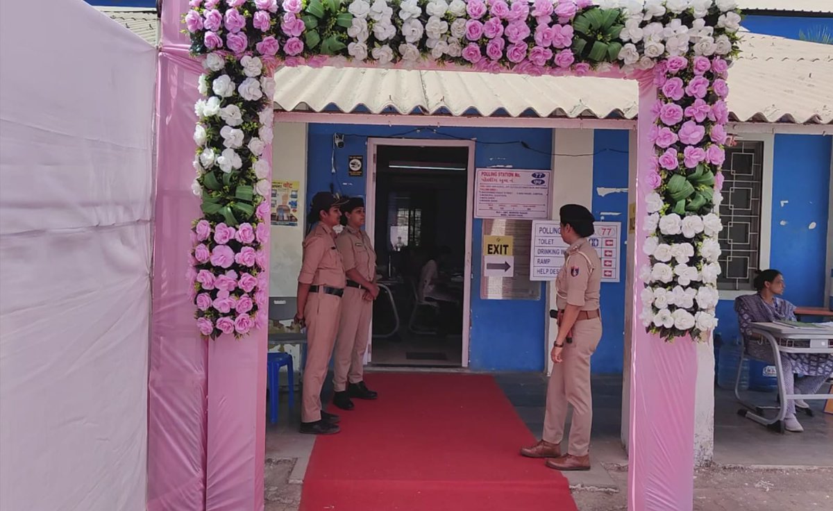 Democracy in Pink! 📷 The District Administration sets up a special polling station staffed entirely by dedicated women in pink, creating a vibrant and empowering atmosphere. Voting has never looked so good! @ceodamandiu @ECISVEEP #ChunavKaParv #DeshKaGarv