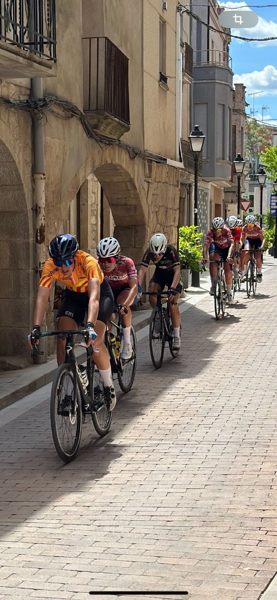 🎉 La ciclista de la vila Nerea Alarcón s'ha proclamat aquest cap de setmana Campiona de Catalunya Màster 30 de Ciclisme de Fons en Ruta i Campiona de Catalunya en categoria femenina al GP de Palafrugell.

🌟 Moltes felicitats per l'èxit i l'esforç!