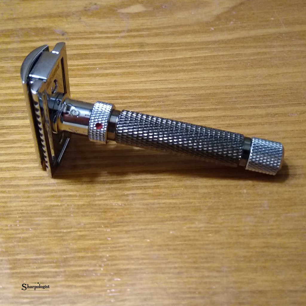 I prefer ‘mild’ razors and I find myself setting the adjustment dial quite low on this Yaqi razor: a “1.5” on the 1-6 scale (compared to other similar adjustable razors where I might set it to a “2.5” to a “3”).

Read more 👉 lttr.ai/ASSRd

#shaving #wetshaving #shave