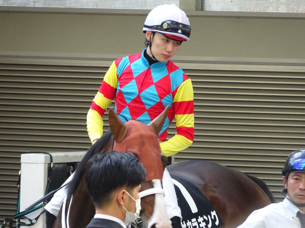 昨年の灼熱の相馬野馬追で日焼けしすぎてしばらく肌がボロボロになって、今年こそは日焼け止め買わなきゃなと思っていたのでナイスタイミングでした。斎藤新騎手ありがとうございます。何もなければ水曜どうでしょうで見た、SPF70とかの戦闘力が高そうな日焼け止めにしてましたね。