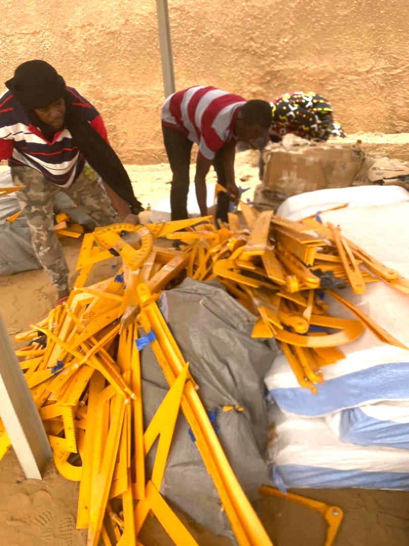 PCRSSMali's tweet image. #GAO 291 salles de classe et 08 directions d’écoles de Gao, Bourem et Ansongo équipées par le @PCRSSMali 

Le Projet contribue à l’amélioration des conditions d’encadrement et d’apprentissage dans les écoles fondamentales de la région de #Gao