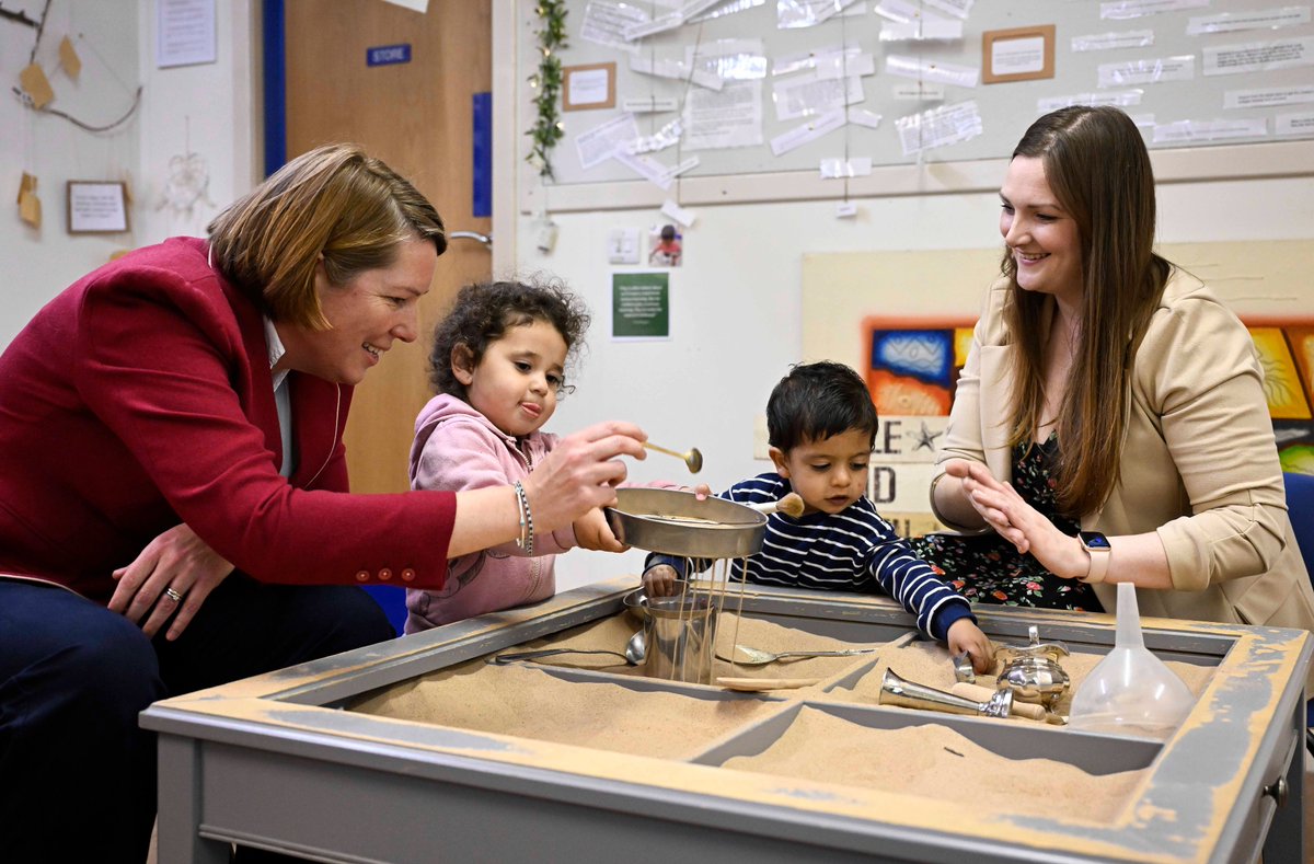 The Minister for Children, Young People and Keeping the Promise <a href="/NatalieDon_/">Natalie Don-Innes MSP</a> launched the revised Codes of Practice at <a href="/smilechildcare1/">smilechildcareedinburgh</a> in Edinburgh this morning. news.sssc.uk.com/news/minister-…
