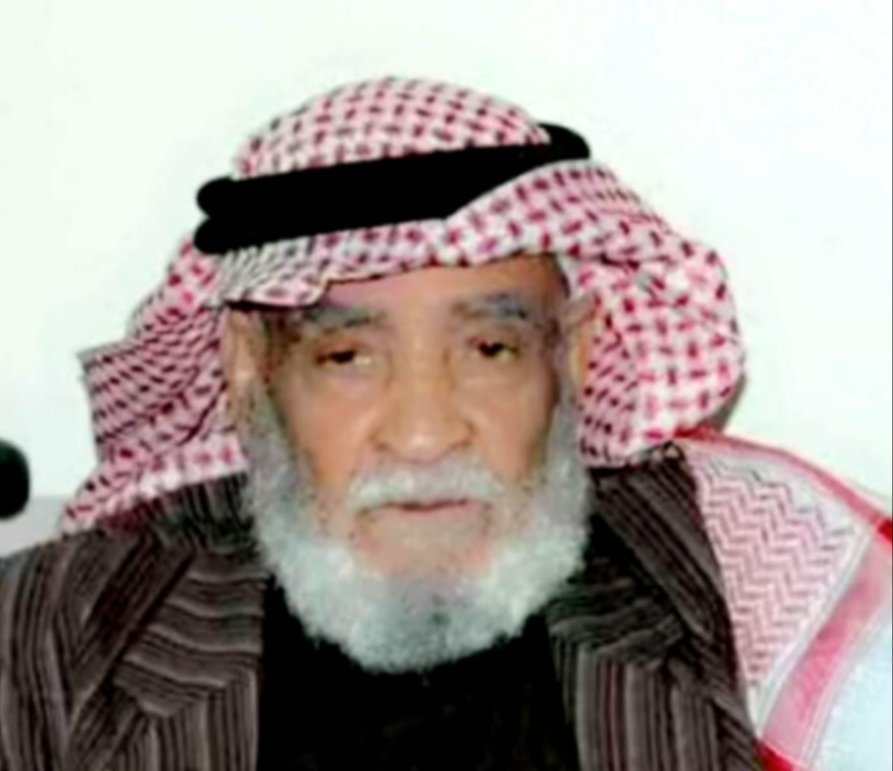 #اعلام_قبيلة_ال_مغيرة
الشيخ
عبدالرحمن بن عثمان ال كليب  ال مغيرة
رحمه الله
من الأوائل الذين ساهموا في لم شمل قبيلة
ال مغيرة له مواقف عديدة لا تنسى في تلبية
حاجات الفقراء والمساكين #فريد_من_نوعه
مجلسه عامر بالضيوف والزوار ذو شأن مبجل
بين جماعتة و قبيلتة
#سيرة_عطرة