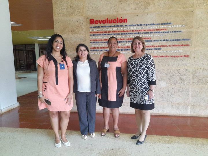 Las @madres de @BioCubaFarma y del @CIGBCuba, unidas con la mejor sonrisa, para seguir dando lo mejor de sí en su labor diaria. @FelizDíaDeLasMadres