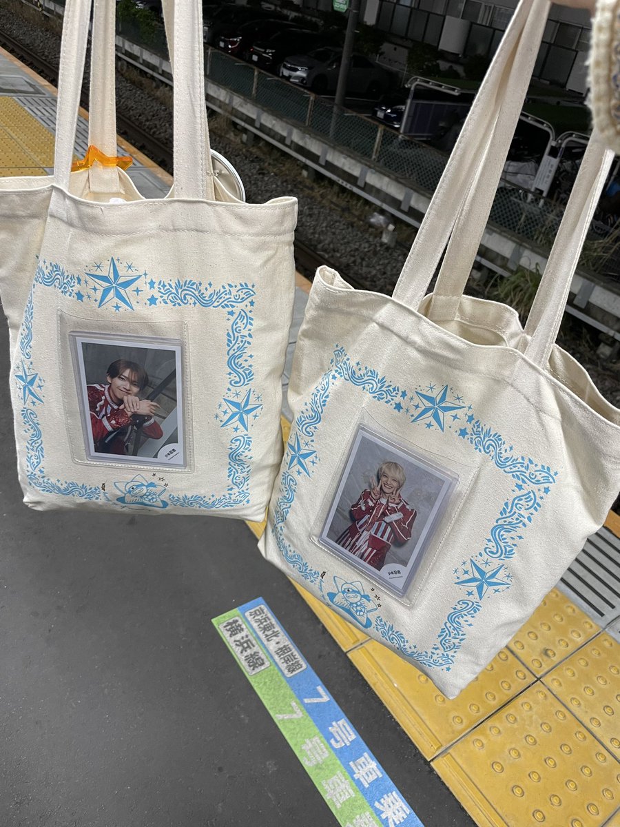 青木くんデザインのグッズ天才！！💖 トートバッグの写真入れも