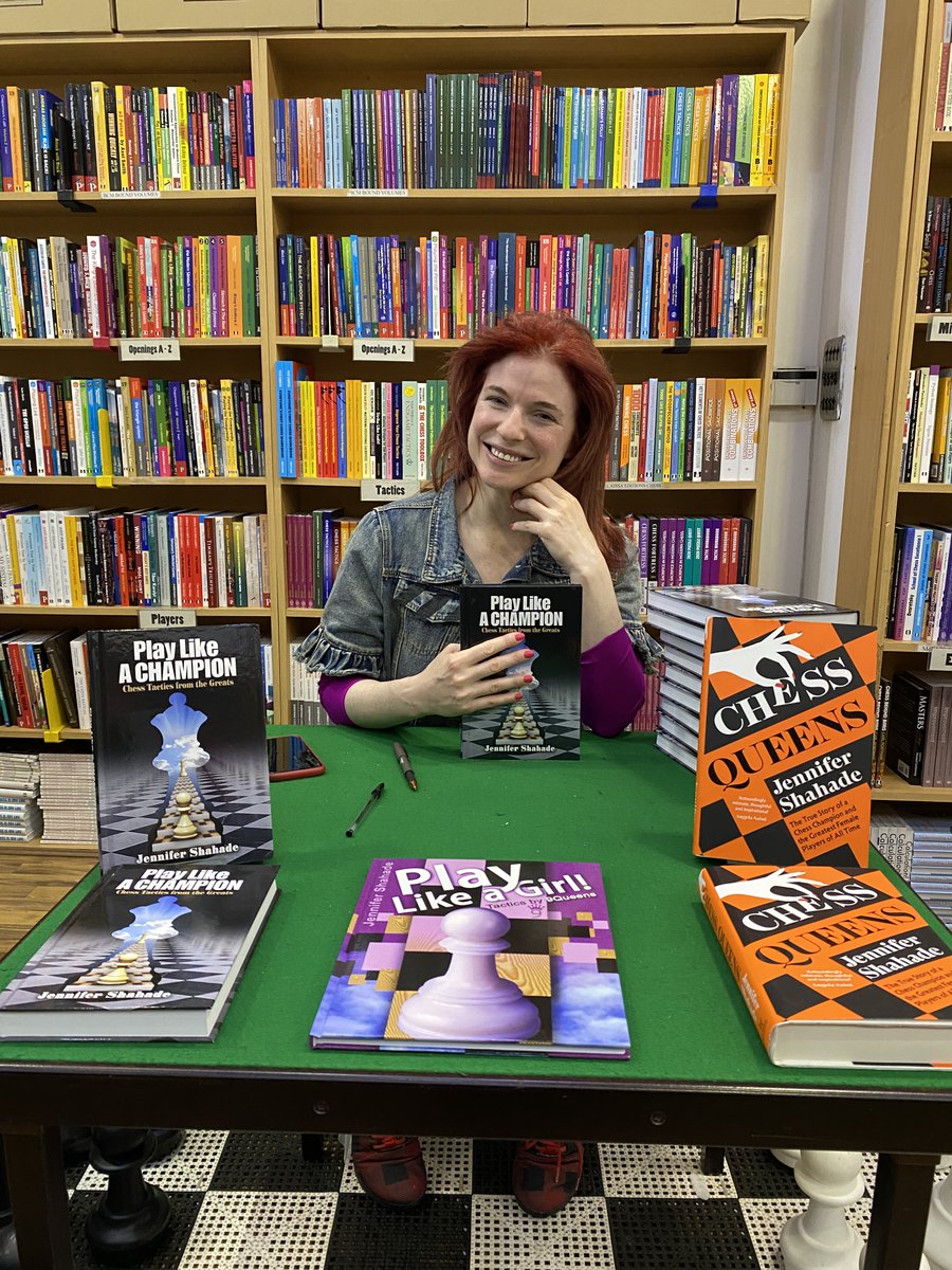 Thank you #Chess Queen @JenShahade for stopping by and signing copies of your books. Always lovely to see you and inspiring the next generation of Chess Queens. Signed copies of Play Like a Champion available here: chess.co.uk/products/play-… #chessmaster #chessqueens #chessbooks