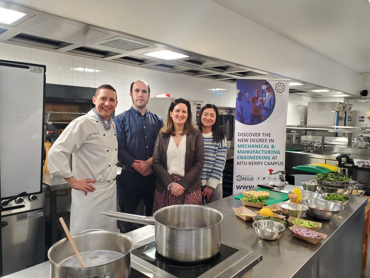 🍃Green Campus hosted a fantastic cookery demo and lunch for staff & students where they learned how to cook a healthy and delicious plant based meal, idea for busy exam times. Thanks to Chef Dan Browne, our HCT Department, @REEdIDept and Compass Ireland for making this happen!