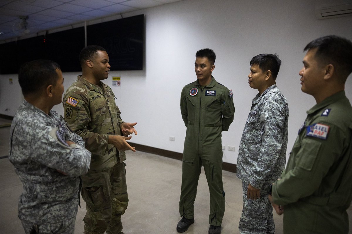 Capt. Rishad Readus, air defense artillery fire control officer assigned to the 38th Air Defense Artillery Brigade, leads a subject matter expert exchange on air defense fire coordination for members of the 960th Air and Missile Defense Group, @PhilAirForce, during #Balikatan24.
