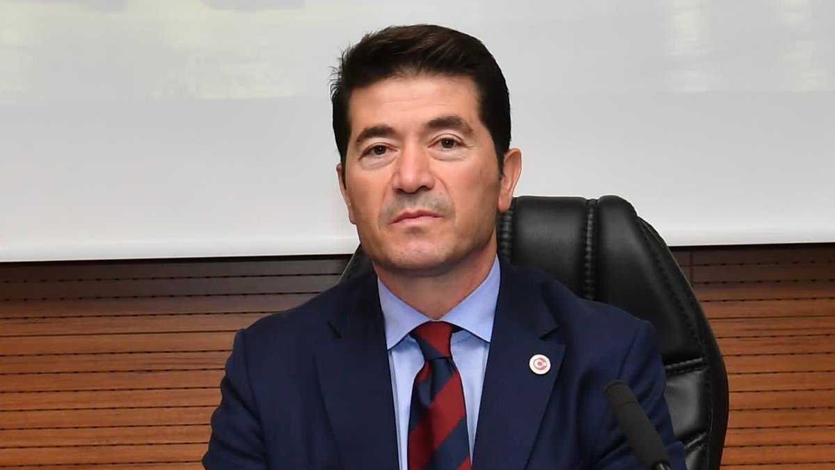 Ortahisar Belediye Başkanı Ahmet Kaya: 'Belediyemize seçim sonrası 2500 CV geldi. Toplam başvuru 7500, bu kadar talebi ben de beklemezdim. Bunu karşılama imkanımız yok ancak Verimlilik ve İstihdam Ofisi'ni kurduk, gençlere farklı alanlarda iş bulmaya çalışacağız.'