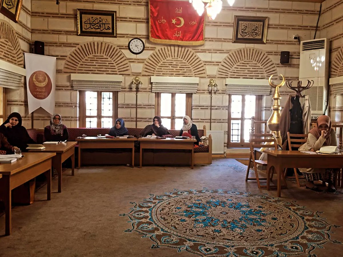 Siyer dersimizde Dr. Hatice Nur Ertürk hocamızla Bu hafta Mina bölgesinde Arap kabilerine tebliği , Akabe görüşmesi ' konularına temas edildi. Selam ve Dua ile Dersaadet Vakfı