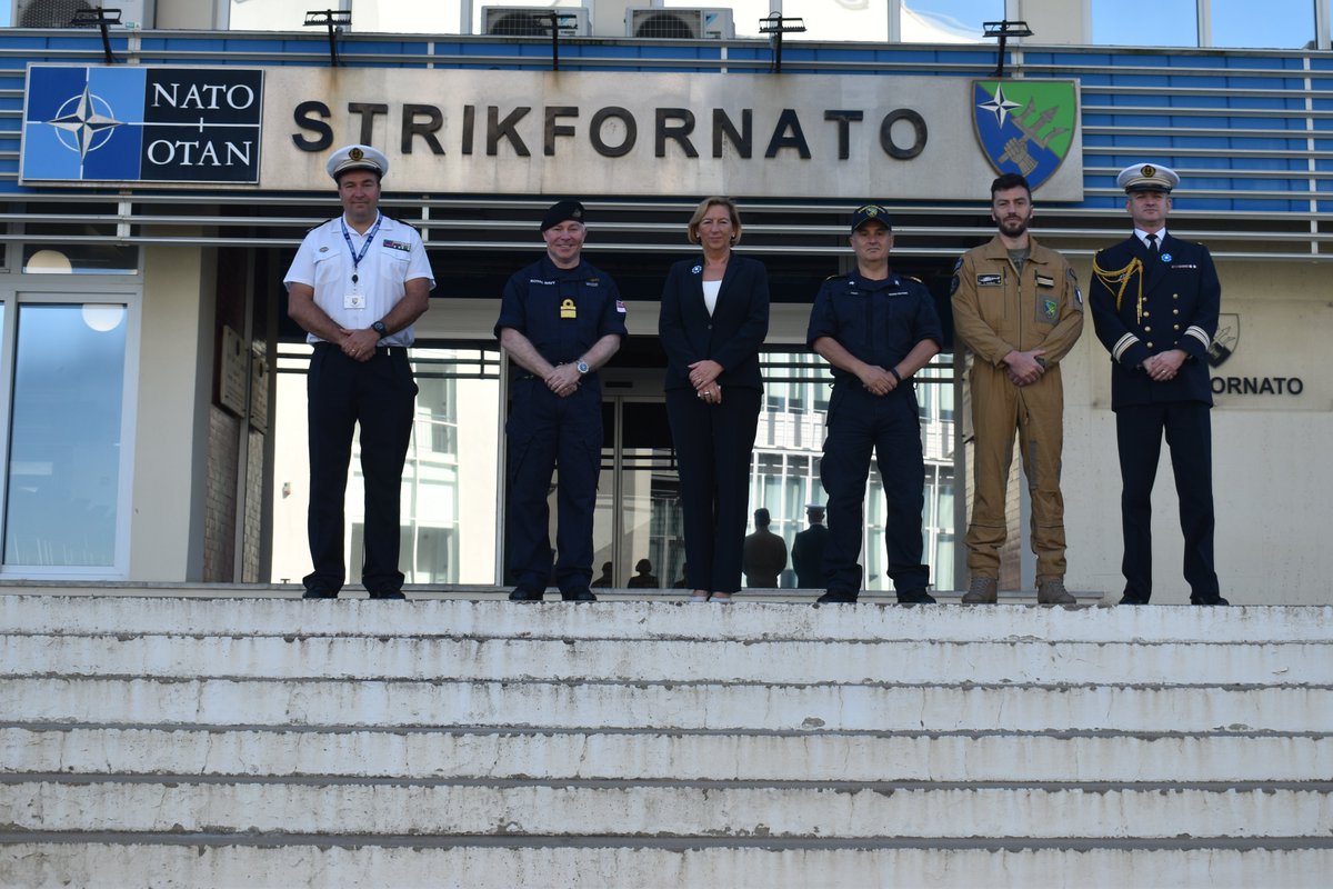 As the Aircraft Carrier Charles de Gaulle continues its @NATO #NeptuneStrike voyage, #STRIKFORNATO had the privilege of hosting the French Ambassador to 🇵🇹, Hélène Farnaud-Defromont, at its headquarters. As she entered the operational nerve center, Her Excellency was greeted by…