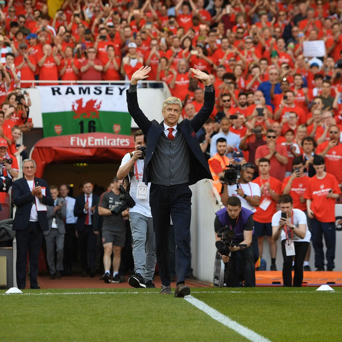 1996-2018 

In 22 years at the helm as #Arsenal manager, Arsene Wenger delivered three Premier League titles and lifted the famous FA Cup seven times 👏 #AFC