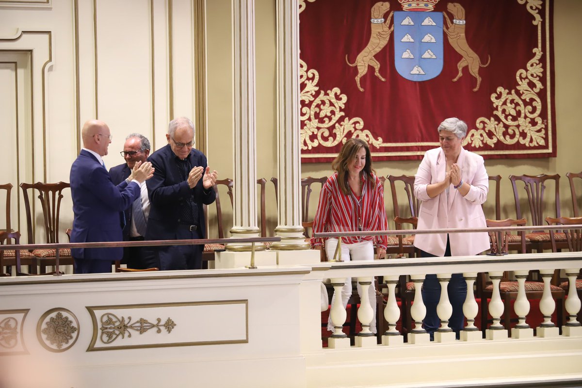 El Pleno del Parlamento de Canarias aprueba la elección de Dolores Padrón como la primera Diputada del Común en la historia de la Comunidad Autónoma.