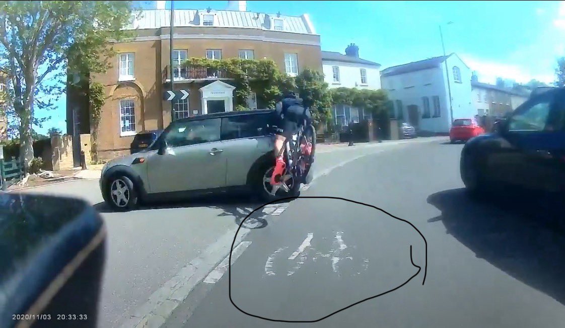 @jackmurphylive @ivan_bezdomny The bike lane ended, but he had the right to be there. There’s a “sharrow”
clearly in the video when he got hit, which is mainly to indicate to drivers that bikers are allowed to be there. 

Btw this also doesn’t look like the US.