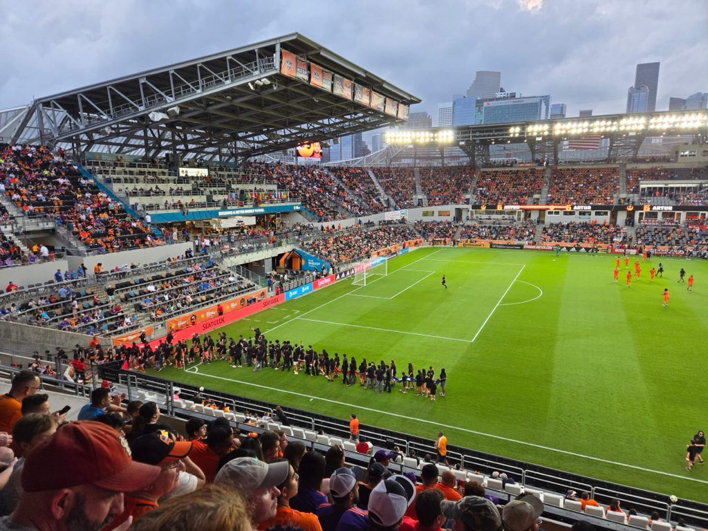 AudenSarabia's tweet photo. Thank you @HoustonDynamo for the honor of letting our @MeyerlandMS athletes carry the American flag out to the field for the opening ceremony 🇺🇸 https://t.co/FcXyTHZSct