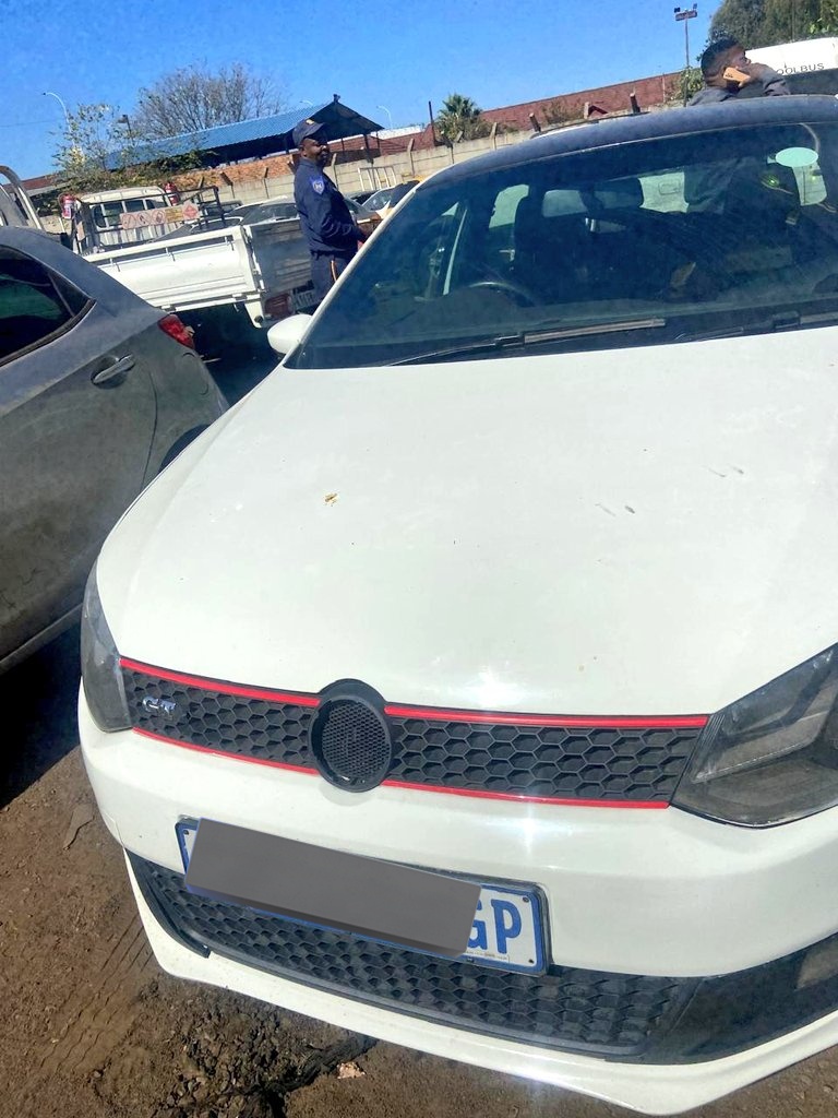 Vehicle impounded for numberplate investigation at 10th & Albertina Sisulu rd, Bezuidenhout Valley #JMPD #RegionF1 officers.

Kindly ensure that your vehicle is registered at the licensing department according to the National Road Traffic Act to avoid impoundment. #ManjeNamhlanje