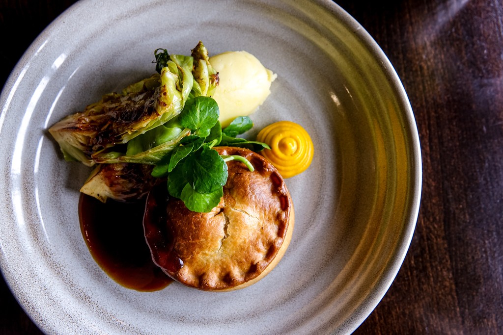 Spring lamb, pea and mint pie, spring cabbage, creamed potatoes, carrot and tarragon purée 🍴

Book a table in our Lounge Bar and try it for yourself 👉️ moathouse.co.uk/staffordshire-…

#MoatHouseActonTrussell #Stafford