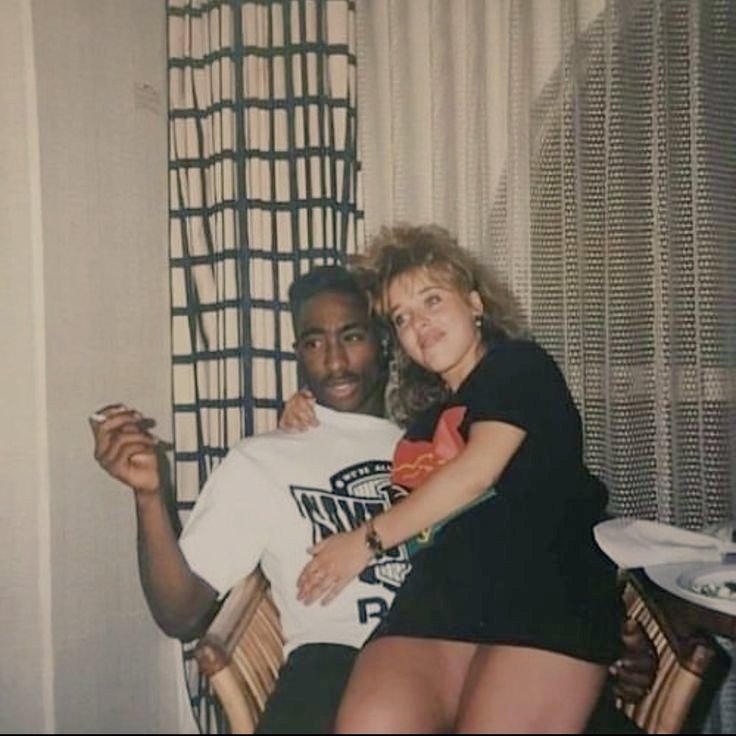 Tupac with a fan in Arizona, 1990.