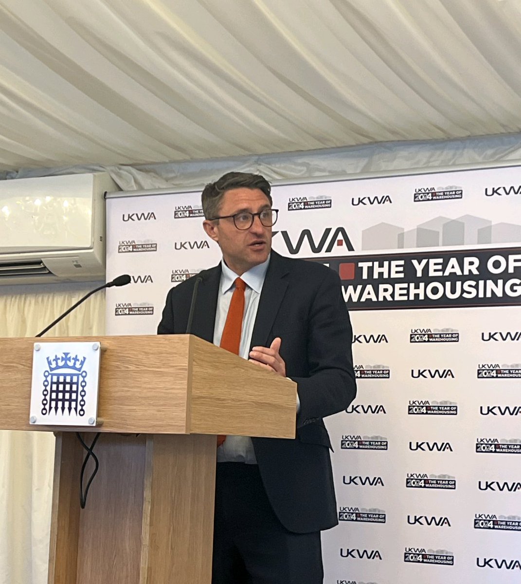 Great to host @UKWarehousing in Parliament to celebrate their 80th birthday and 'The Year of Warehousing' Warehousing is one of the fastest growing sectors in the UK and we have a thriving warehousing sector in #MiltonKeynes with the likes of John Lewis, Bakro and Makita.