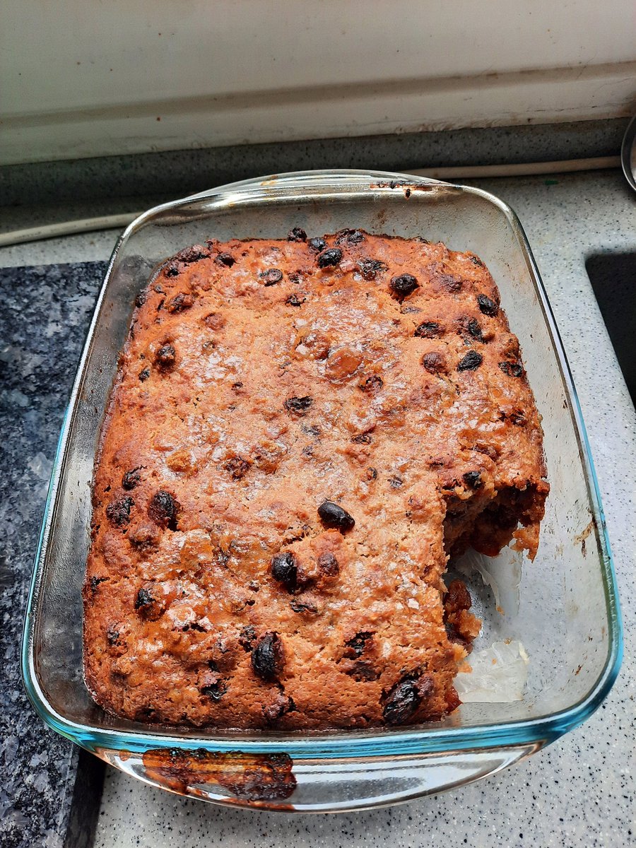 Afternoon all. Much cooler today although currently it says 24c in the boat but that cause the oven has been on for an hour and a half while I baked bread pudding 🤣🤣 fresh out of the oven for a lunchtime treat with a nice cup of coffee. Quiet day editing today 👍👍😃😃