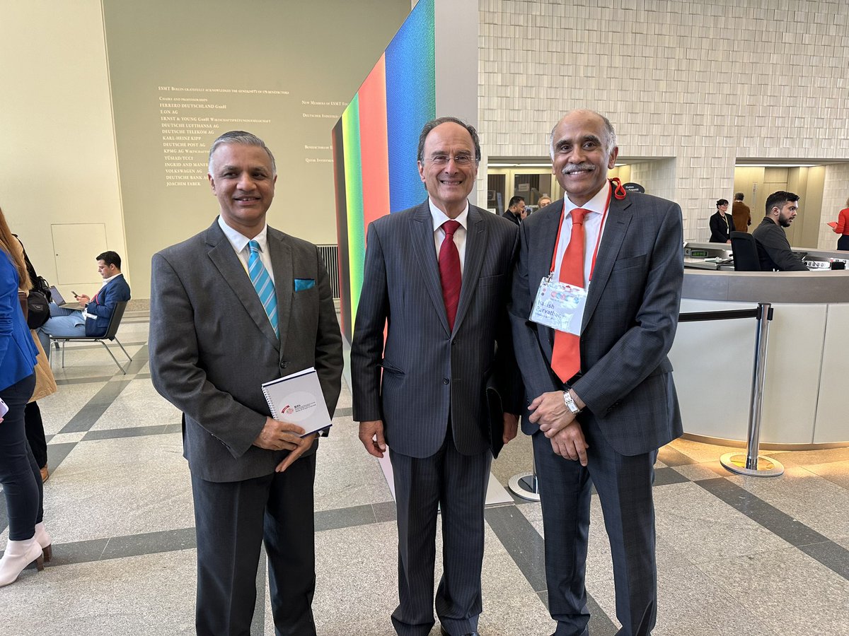 Great to catch up with Ambassador P Harishgaru @eoiberlin and @DJSnower after the address by the Chancellor at @glob_solutions @RIS_NewDelhi @sabya_saha @GermanyinIndia