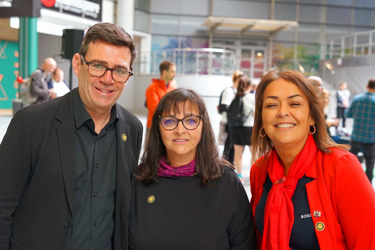 Great to join @FigenMurray @AndyBurnhamGM on her walk from manchester to Parliament to have the martyns law bill put in place. This will improve safety for visitors attending events to prevent another arena attack.