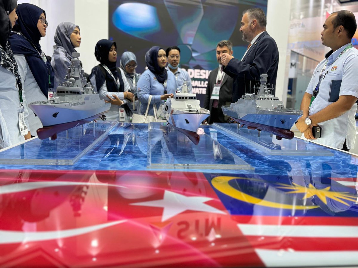 Pakistan, Malaysia and Cambodia delegations visited our booth at the #DSA2024 exhibition to learn more about our #navalengineering solutions and #tacticalminiUAV systems. 🇵🇰🇲🇾🇰🇭

@tldm_rasmi
@PakistanNavy 

📍Hall: 2 Booth: 2100M
🗓️6-9 May 2024
🌏MITEC/ Kuala Lumpur/ Malaysia…