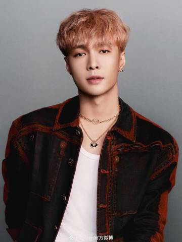 laydreamx's tweet photo. Qeelin x Yixing 
@layzhang #yixing #lay #layzhang #张艺兴 https://t.co/2hdeG3AV7m