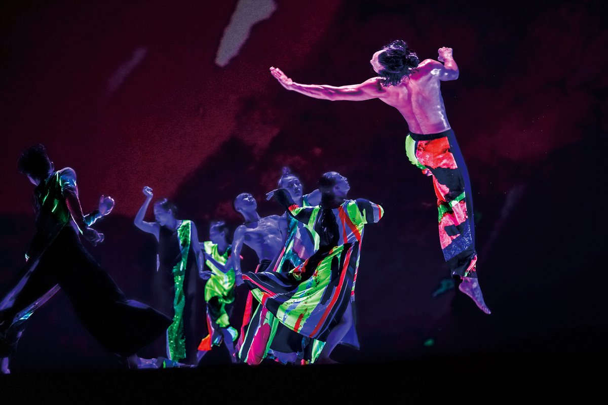 'This year, dance demands to be heard' Celebrate the art of dance with @DublinDanceFest! Starting Tues 14 May, DDF invites you to DANCE OUT LOUD with them! bit.ly/3Ut16FS 📸 LIU_Chen-hsian - Cloud Gate Dance Theatre of Taiwan