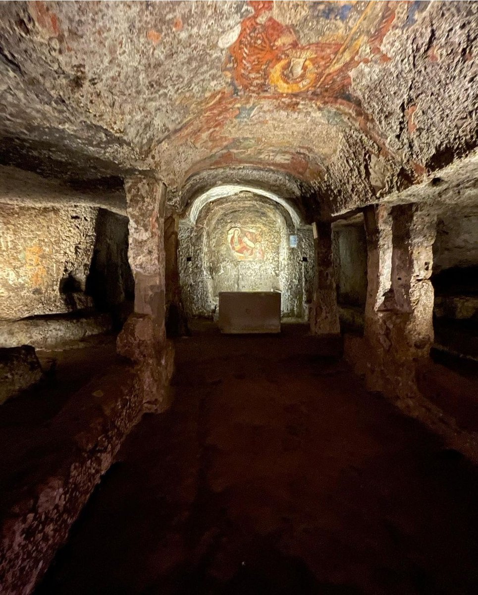 Nel Parco archeologico di #Sutri si trova il Mitreo, un luogo con oltre 2600 anni di storia da scoprire. Da tomba etrusca a tempio pagano fino a diventare una chiesa cattolica dedicata alla Madonna del Parto. Per info archeoares.it/musei/sutri/an… 📸IG albertacespi #VisitLazio