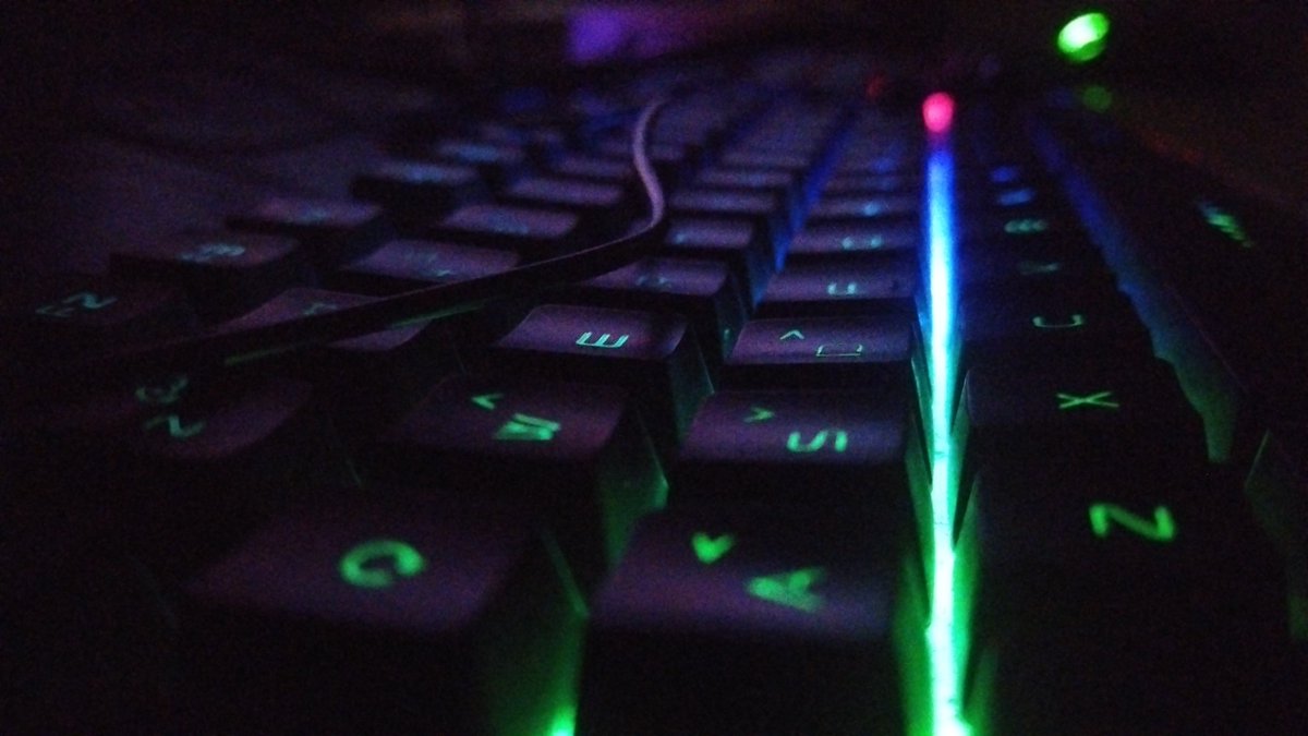 Vizflicker's tweet photo. It has been 5 years with this keyboard.

Still look like new https://t.co/riExCgINzd