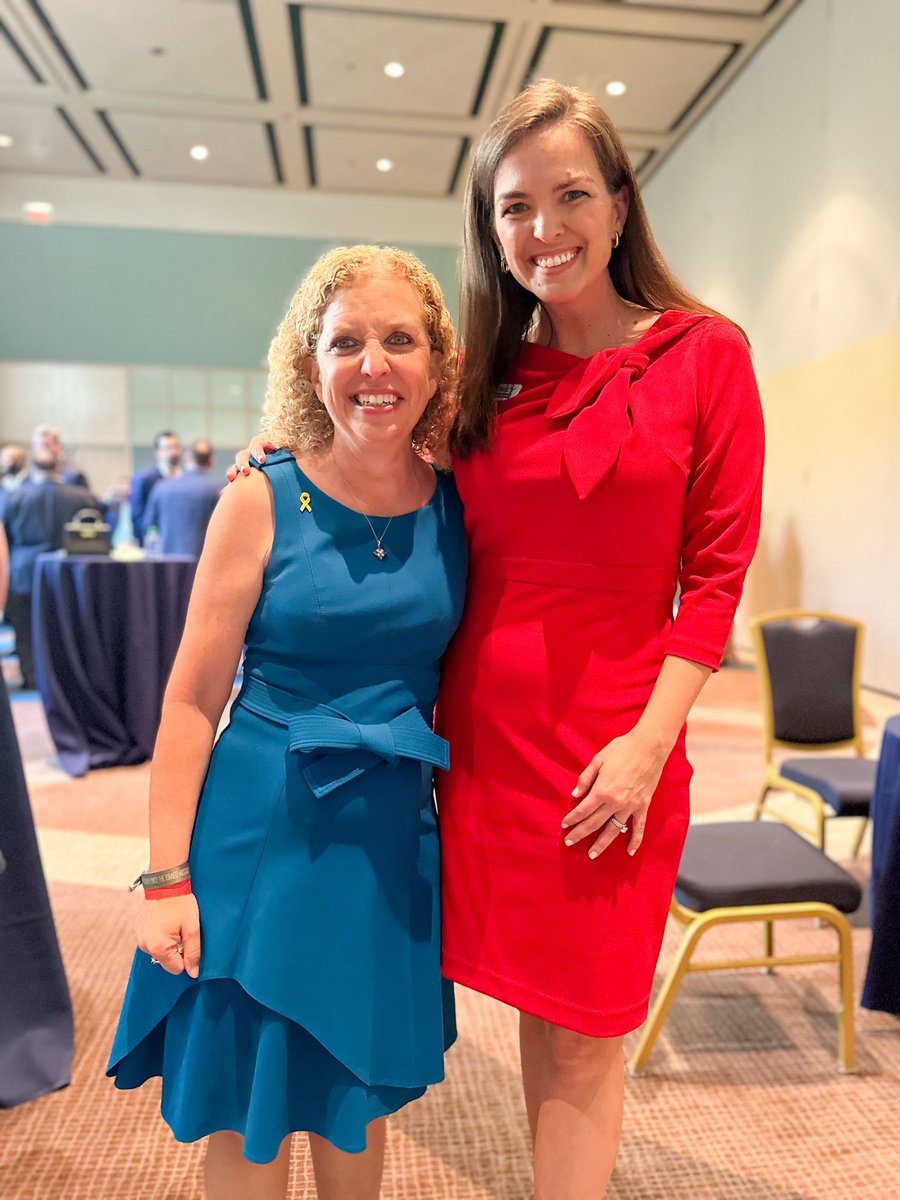 whitfox's tweet photo. ⭐️Energized and inspired! 🌊 Had an incredible time at the Florida Democratic Party's Leadership Blue 2024 conference with fellow Democrats committed to making a real change. Let’s bring this energy to the polls! 🗳️✨

#LeadershipBlue2024 #FLDems #TeamWhitney #FoxForCongress https://t.co/57ITfKOSnO